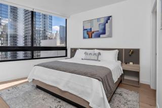 District 225 New Modern Living Close to Bayside - 7
