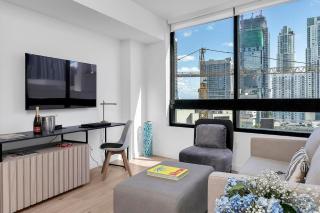 District 225 New Modern Living Close to Bayside - 5