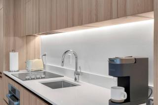District 225 New Modern Living Close to Bayside - 1