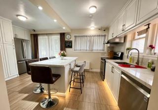 Bright&Modern Space Perfect for couple and Family Step to public transit in Toronto - 3