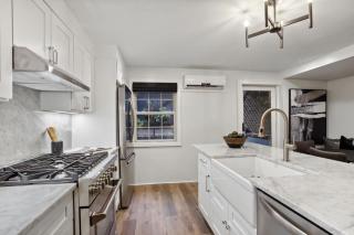 Preserved 1800s 3BR Home Downtown Savannah - 1