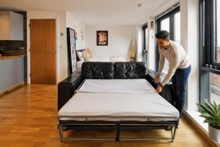 Sidemersey Livings- Convenient and Accessible 1-Bedroom Flat with a View, Central Liverpool - 2