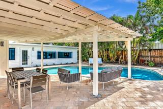 Hollywood Hills Oasis Pool 7BR Retreat - 2