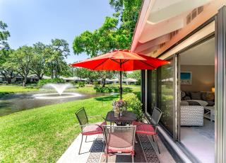 Upscale 2BR Townhome Golf, Pools & Lake Views - 9