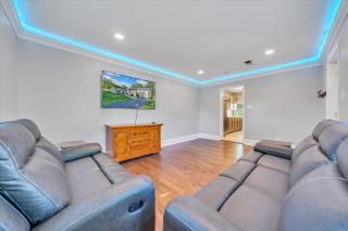 Charming Whole House In The Heart of Daleville - 1
