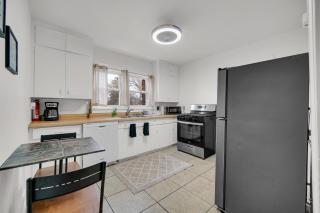 3 Mi to Indiana Dunes NP! Convenient Dtwn Apt - 7