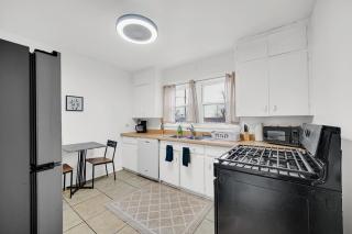 3 Mi to Indiana Dunes NP! Convenient Dtwn Apt - 3