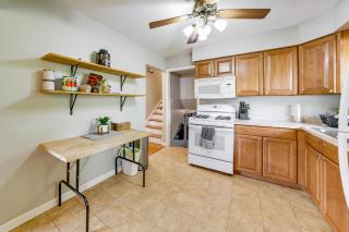 2 Mi to I-88 & Hospital! Extended Naperville Stay - 3
