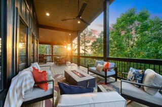 Luxury Mountain Cabin with Hot Tub & Game Room - 5