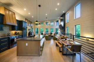 Luxury Mountain Cabin with Hot Tub & Game Room - 8