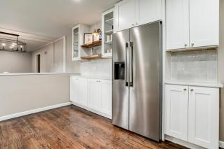 Spacious Overland Park Home Walk to Dining 20 Min to Stadium - 9