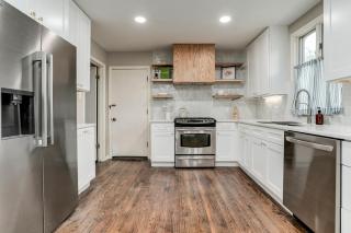 Spacious Overland Park Home Walk to Dining 20 Min to Stadium - 7