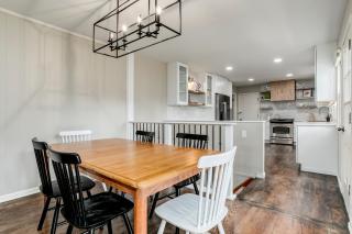 Spacious Overland Park Home Walk to Dining 20 Min to Stadium - 8