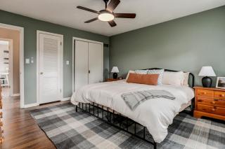 Spacious Overland Park Home Walk to Dining 20 Min to Stadium - 8