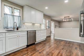 Spacious Overland Park Home Walk to Dining 20 Min to Stadium - 2