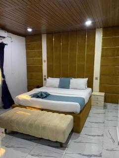 Perch Hotel & Suites - 5
