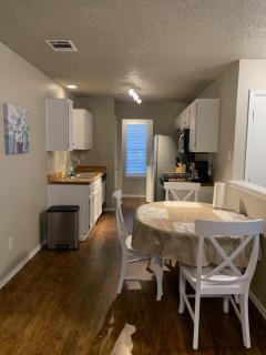Alderbrok Place 2 BR 1BA FencedYard Pet Stays Free - 5