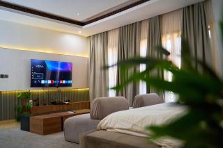 Sleek Modern Home in Lifecamp - 9