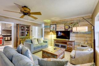 Deck, Fire Pit & Grill: Port Isabel Home! - 8