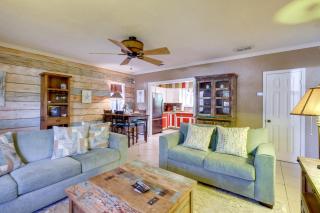 Deck, Fire Pit & Grill: Port Isabel Home! - 4