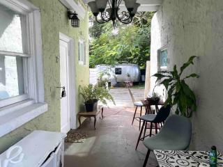 Private Studio with Free Parking - 1