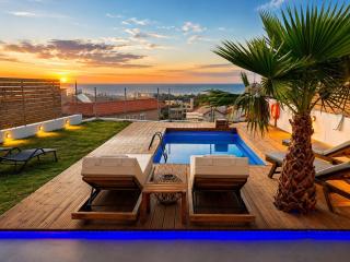 Sea View Sunrise Luxury Apartment - 8