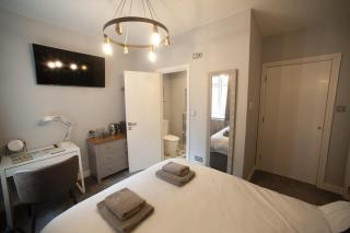 Victorian Suites - Couples Coastal Retreat - 1
