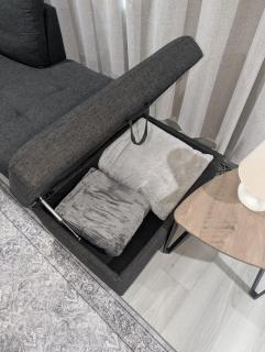 Bright 2BR Home Near Airport & Shops - 5