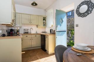Woodland Cottage - private courtyard - Pet Friendly Retreat in the heart of Windermere - 6
