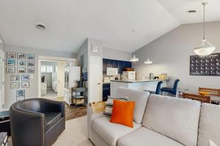 Sea Colony --- 6501 Woodland - 7
