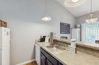 Sea Colony --- 6501 Woodland - 5