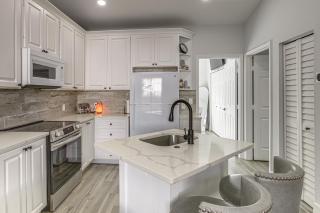 Walkable Couple’s Retreat in West Palm Beach! - 8