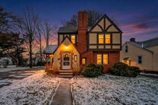 Cozy 3BR Tudor Home w Spacious Backyard - 4