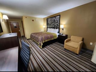 Super 8 by Wyndham Pine Bluff - 9