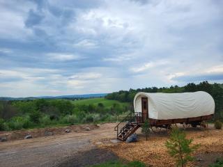 Unique Covered Wagon Tiny Home - Fire Pit - Grill - Stargazing - Sunrises - Glamping - 0