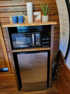 Unique Covered Wagon Tiny Home - Fire Pit - Grill - Stargazing - Sunrises - Glamping - 8