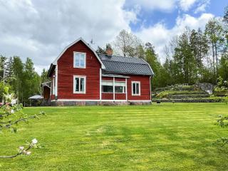 8 person holiday home in HÖGSBY - 8