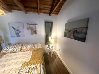 Private Studio Cabin steps from Calle 8 - 3