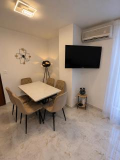 Apartman Edi- Newly renovated with balcony - 7