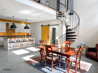 Top of the Hill Modern Retreat - 5