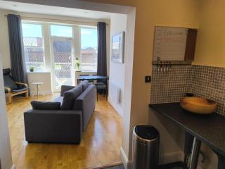Cardiff Apt - Sleeps 6 - Castle & Stadium Nearby - 1