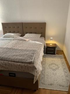 Golden Lilly Apartment - 3