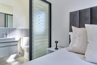 Stylish 1-Bedroom Luxury Apartment - 5