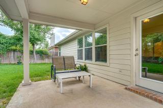 Fenced Yard & Patio! Family Escape in DFW Suburbs - 7