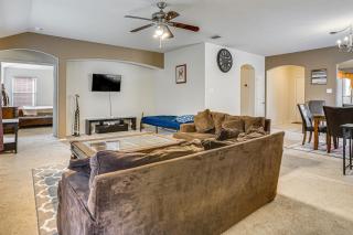 Fenced Yard & Patio! Family Escape in DFW Suburbs - 5