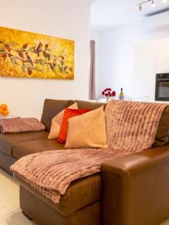 Cosy -2 Balcony Apt - Spinola Bay, Beaches, Casino, Restaurants, Shops & Buses - 6