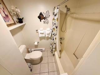 Oceanfront Escape - Studio with Kitchenette - Ladysmith - 4