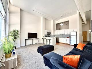 Scenic Downtown Loft near Convention Center - 2