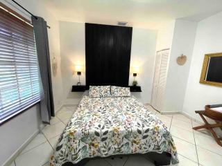 Private Suite next to Calle Ocho - 7