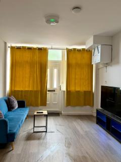 Accessible Town Centre 1 bed Flat Kettering Wi-FI - 9